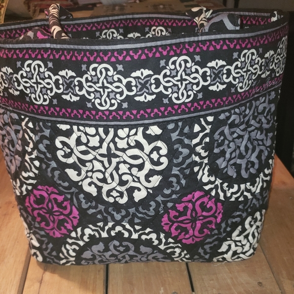 Vera Bradley Handbags - Vera Bradley HandBag